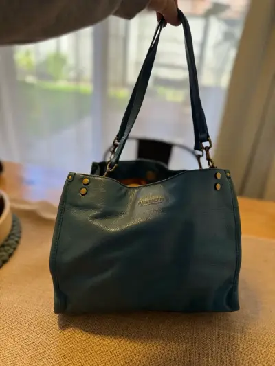 Bolso de cuero rojo con diseño acolchado - miniatura 1