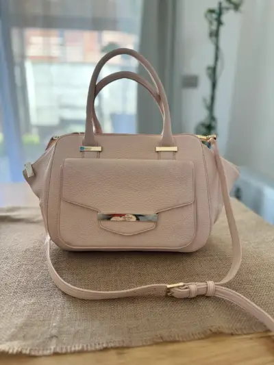 Cartera de cuero rosado con correa ajustable - miniatura 3