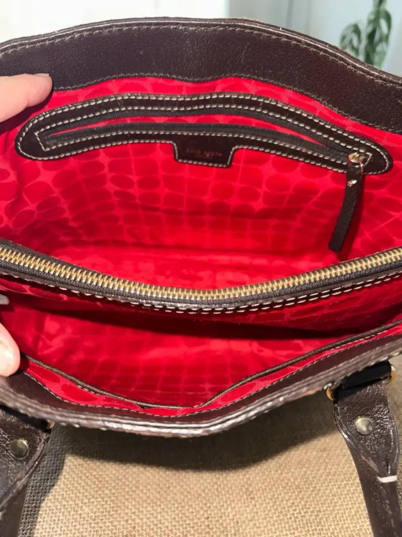 Cartera de cuero café moro con interior rojo - 3