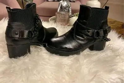 Botines Negros de ecocuero con Hebilla - miniatura 1