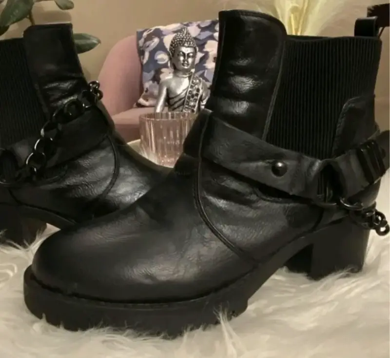 Botines Negros de ecocuero con Hebilla - 2