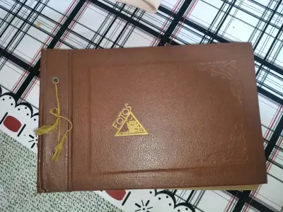 Álbum de Fotos Vintage de Cuero Marrón - miniatura 1