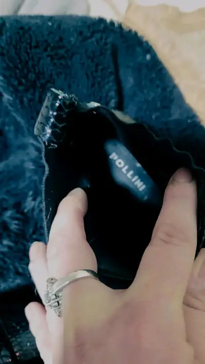 Botines negros de cuero con textura - miniatura 2