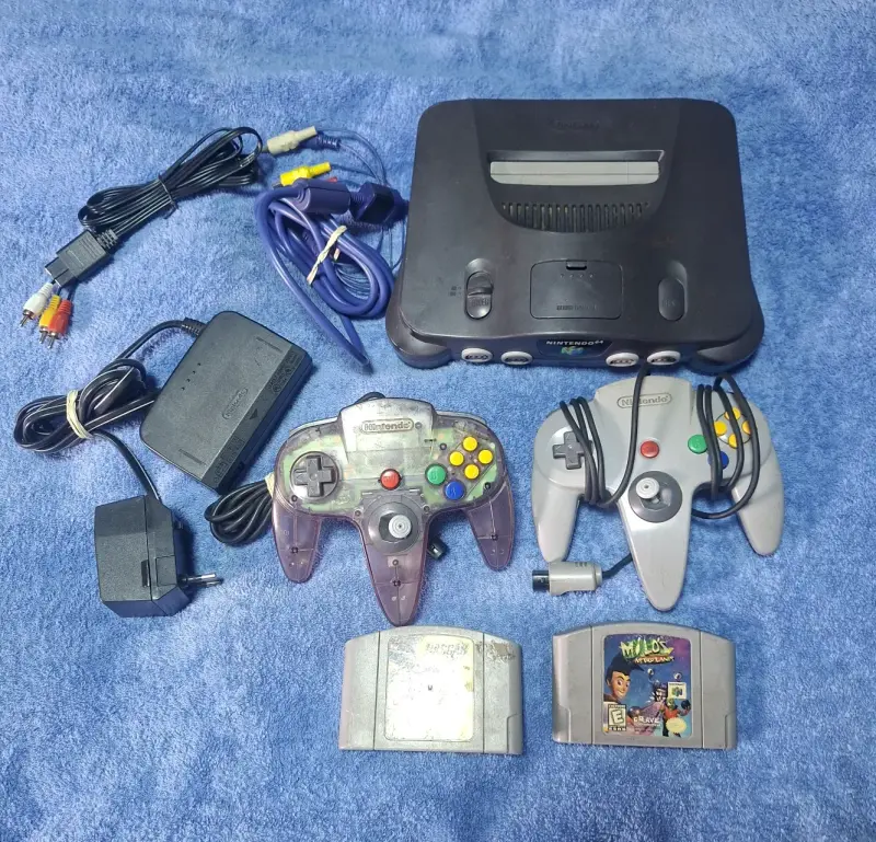 Consola Nintendo 64 con dos controles - 3