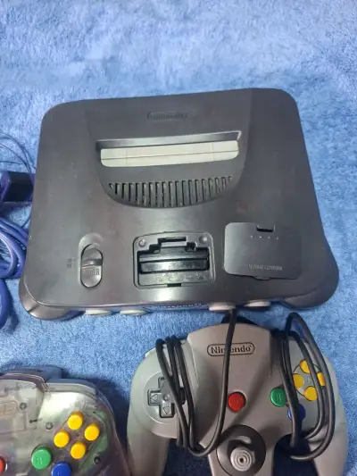 Consola Nintendo 64 con dos controles - miniatura 4