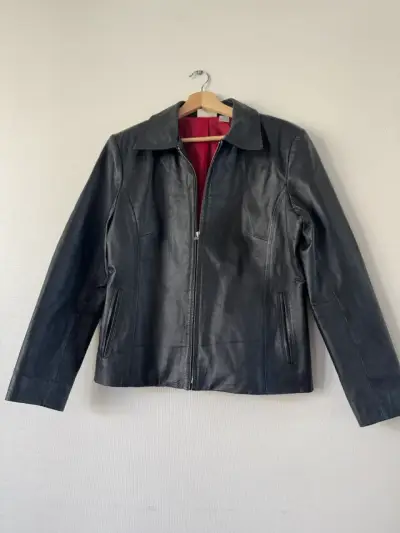 Chaqueta de cuero negra para mujer - miniatura 1