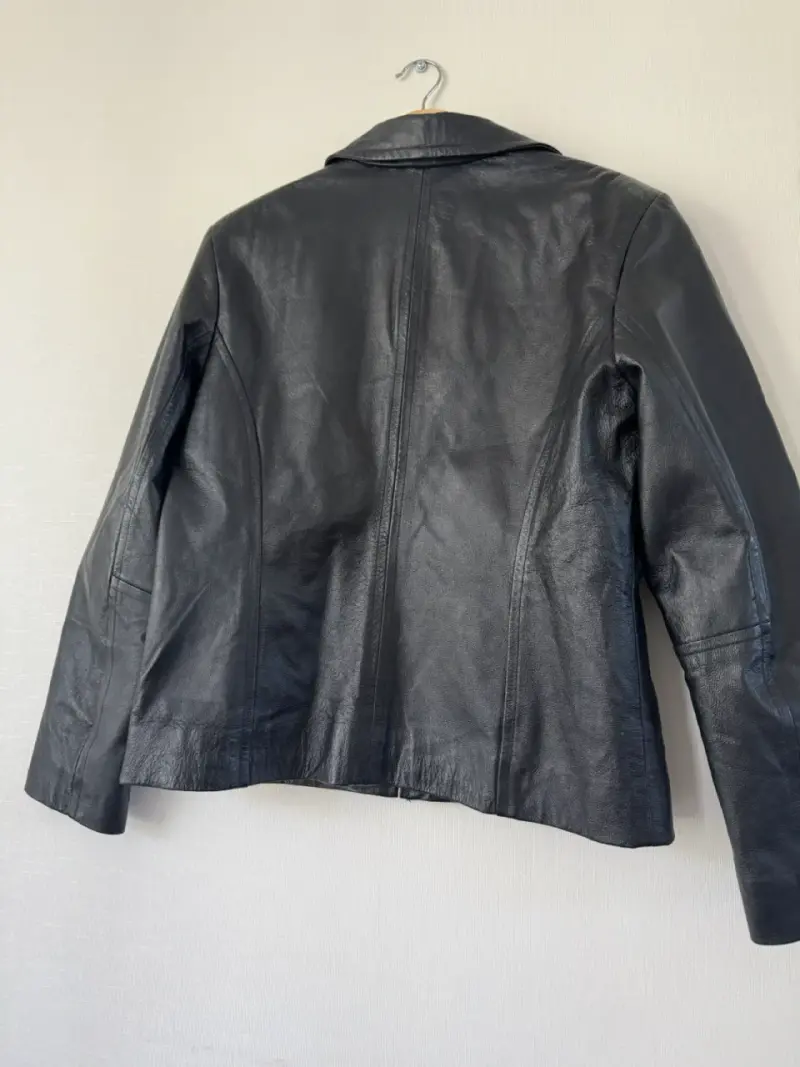 Chaqueta de cuero negra para mujer - 3