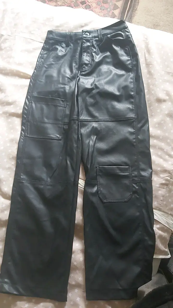 Pantalones de cuero sintético negros H&M