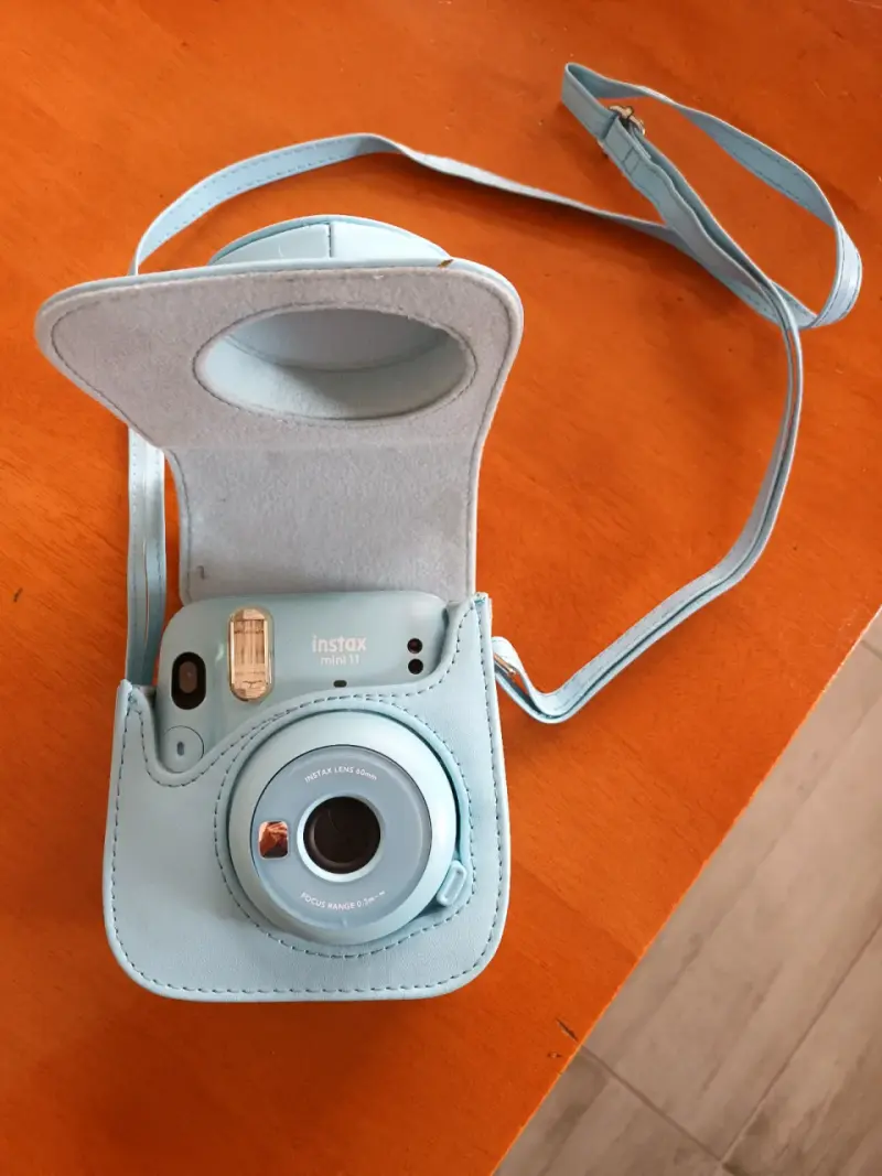 Cámara instantánea Fuji Instax Mini 11 con estuche - 1