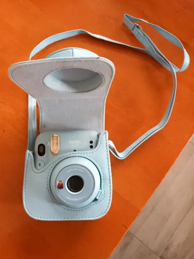 Cámara instantánea Fuji Instax Mini 11 con estuche - miniatura 1
