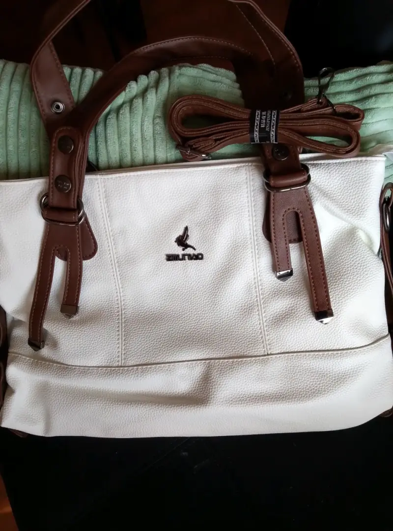 Bolso de cuero sintético blanco con detalles marrones - 2