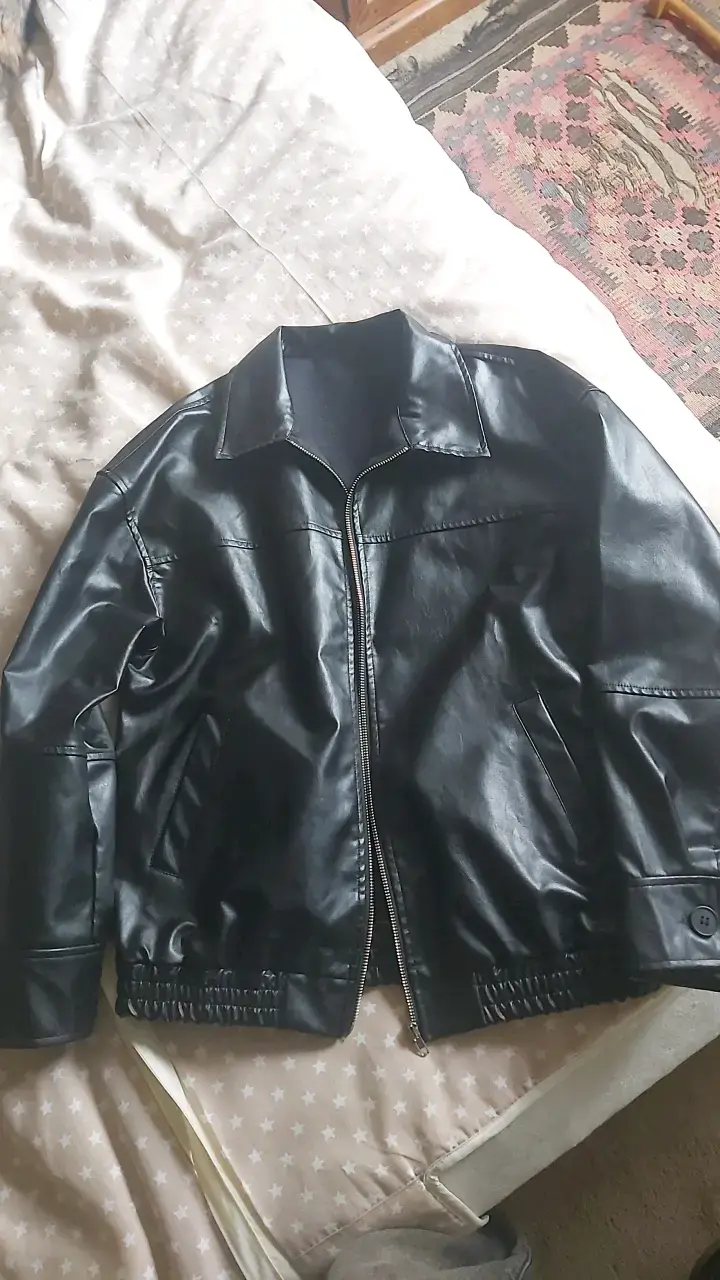 Chaqueta de cuero sintético negra de Shein talla S