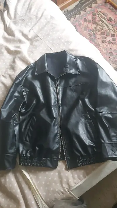 Chaqueta de cuero sintético negra de Shein talla S - miniatura 1