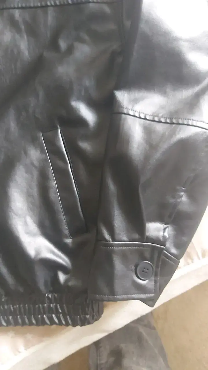 Chaqueta de cuero sintético negra de Shein talla S - 3