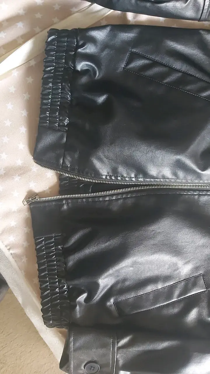 Chaqueta de cuero sintético negra de Shein talla S - 4
