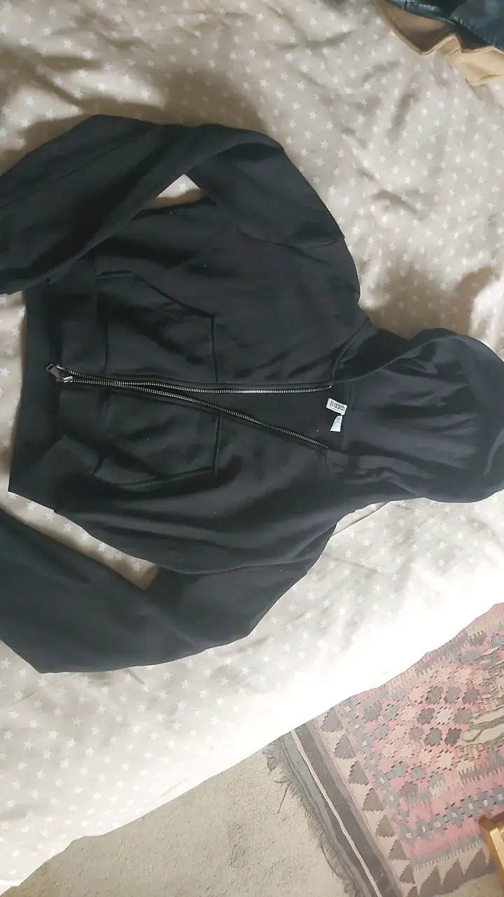 Polerón negro corto con capucha H&M Divided