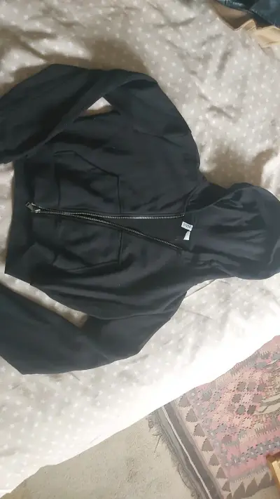 Polerón negro corto con capucha H&M Divided - miniatura 1