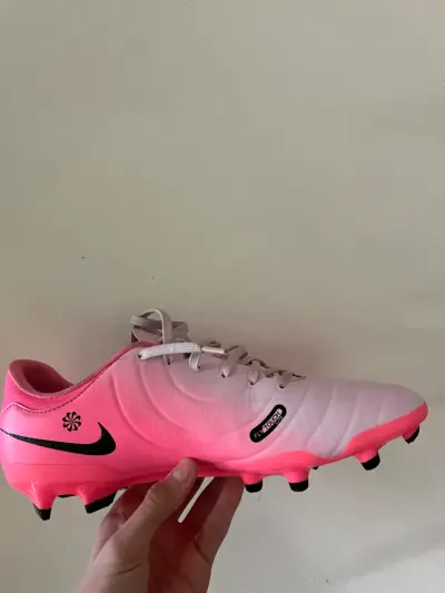 Botines de fútbol Nike rosa y negro - miniatura 3
