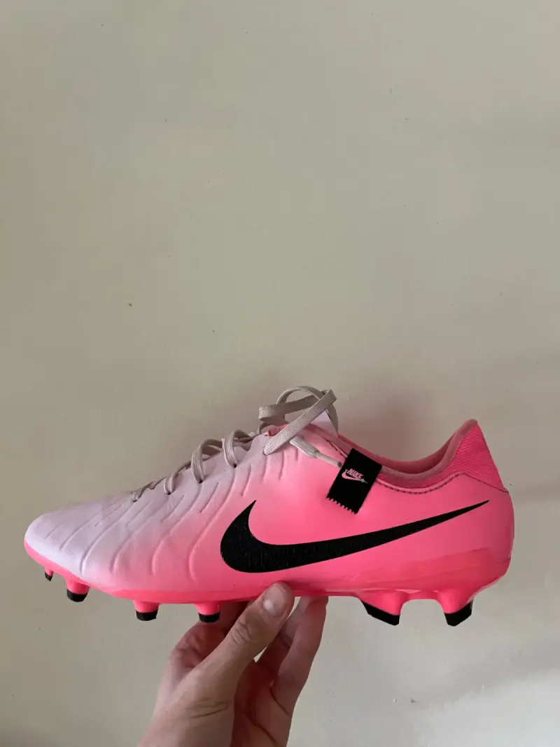 Botines de fútbol Nike rosa y negro - 4