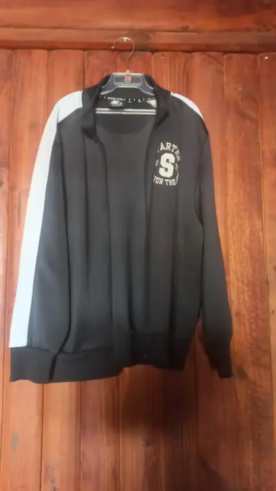 Polerón negro Starter con diseño deportivo - miniatura 1