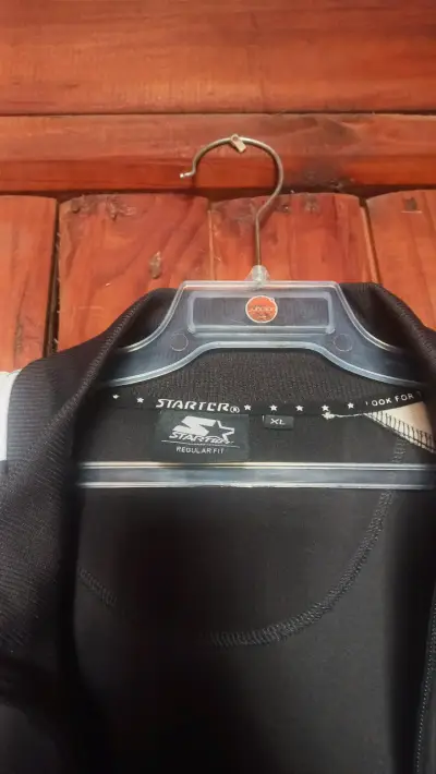 Polerón negro Starter con diseño deportivo - miniatura 2