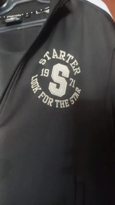 Polerón negro Starter con diseño deportivo - miniatura 3