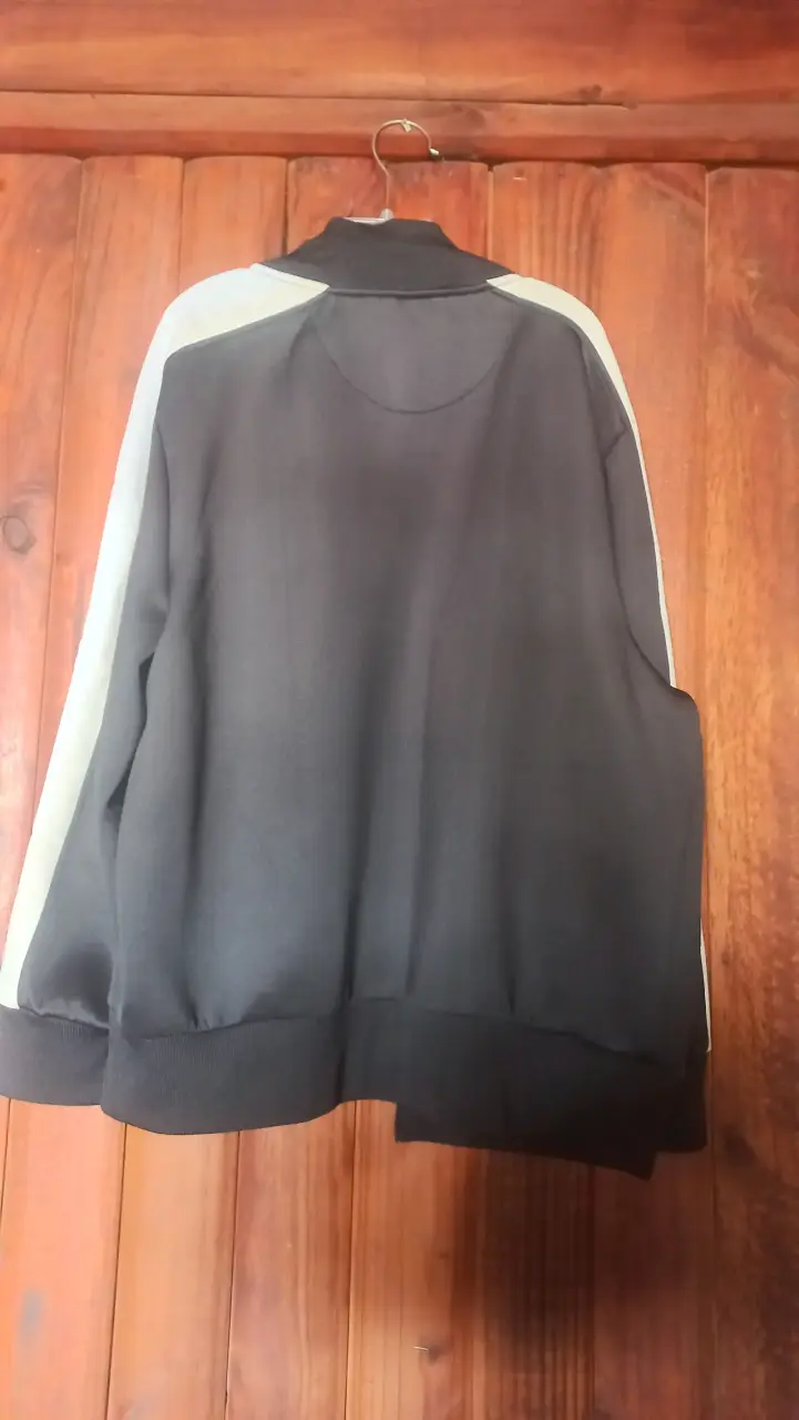 Polerón negro Starter con diseño deportivo - 4