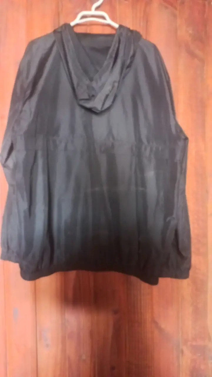 Cortaviento Negro con Capucha - 3