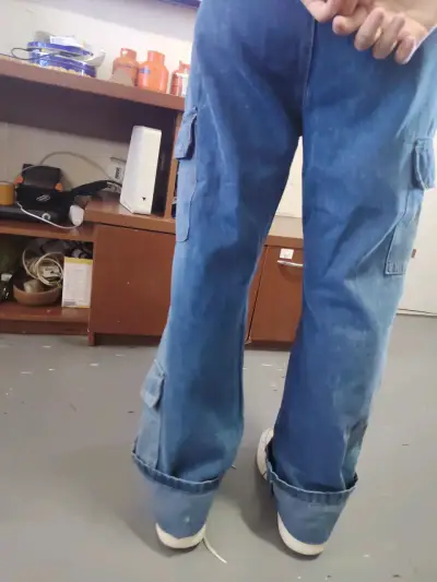 Pantalones cargo de mezclilla para mujer - miniatura 2
