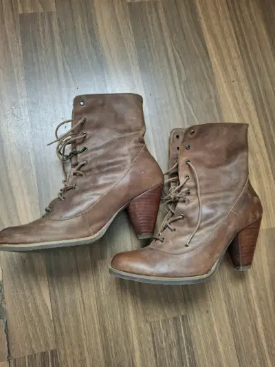 Botines de cuero marrón con tacón alto - miniatura 1