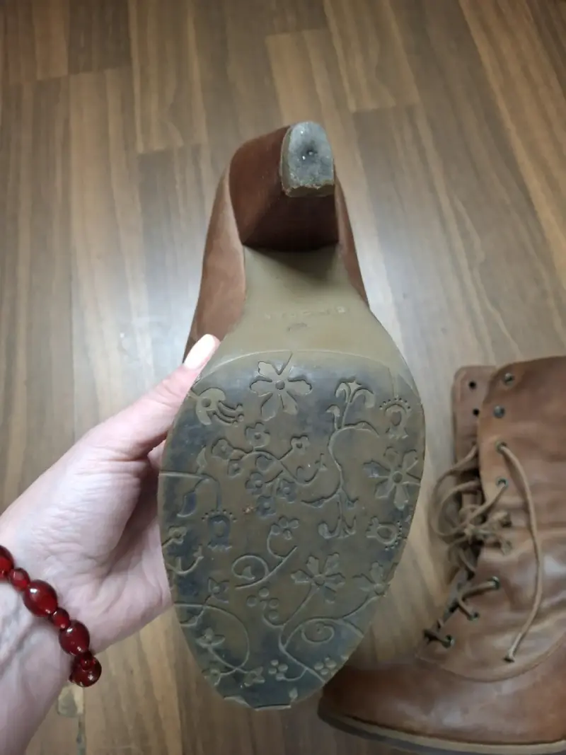 Botines de cuero marrón con tacón alto - 4