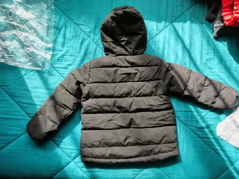 Chaqueta acolchada negra para niño con capucha - 2