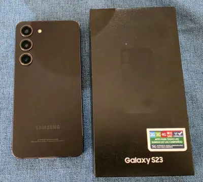 Samsung Galaxy S23 en buen estado - miniatura 4