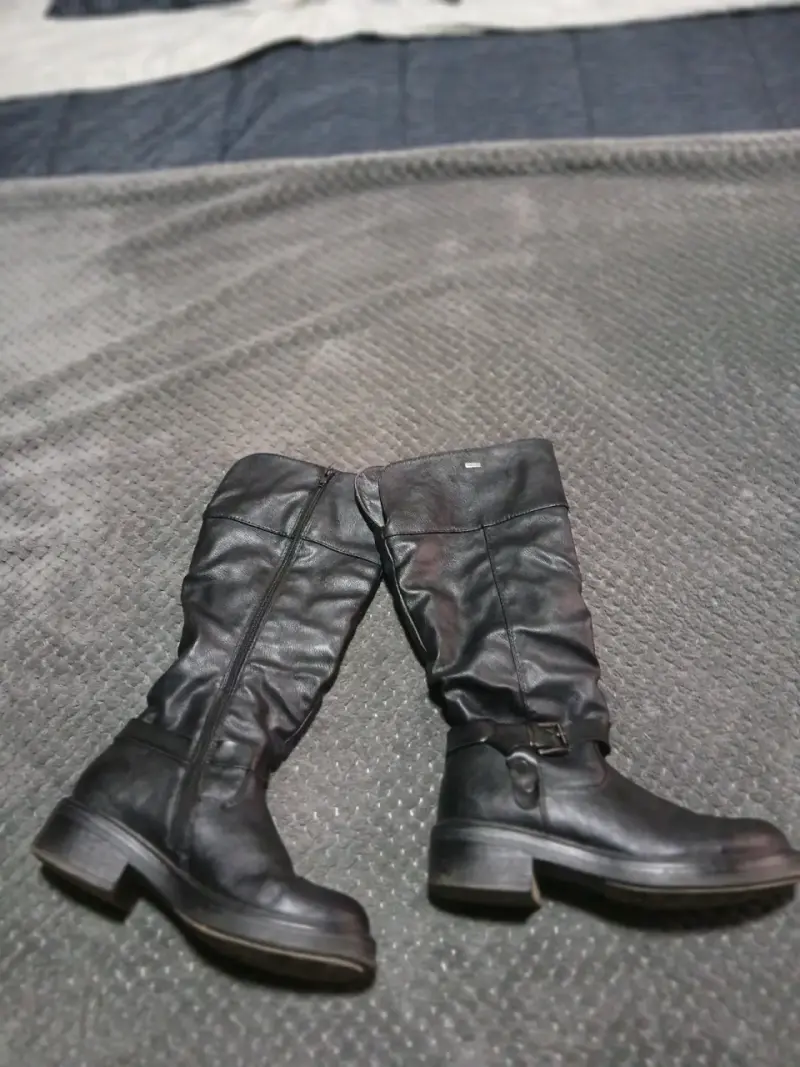Botas negras  con hebilla - 3