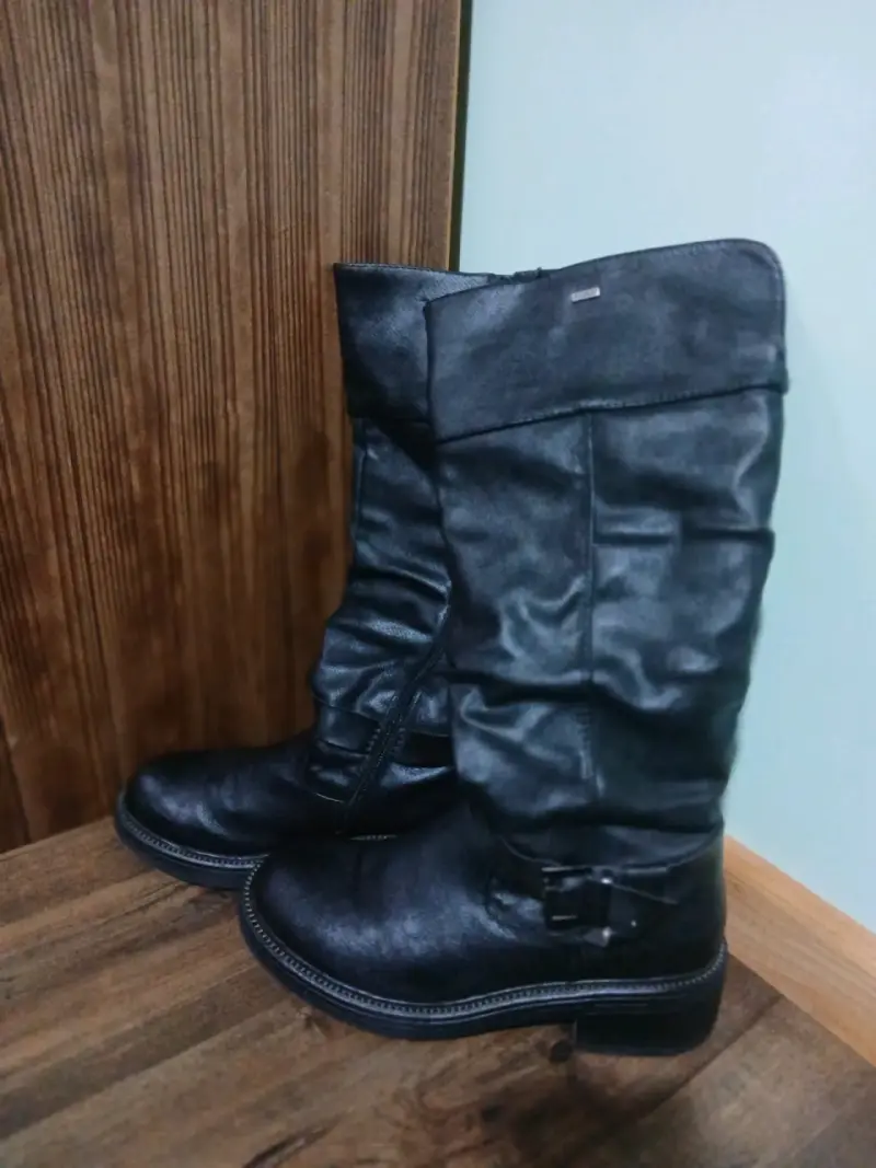 Botas negras  con hebilla - 4