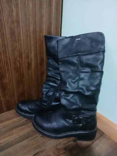 Botas negras  con hebilla - miniatura 4