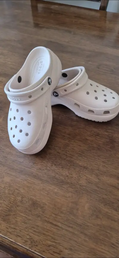 Zuecos Crocs Rosados unisex cómodos - miniatura 1