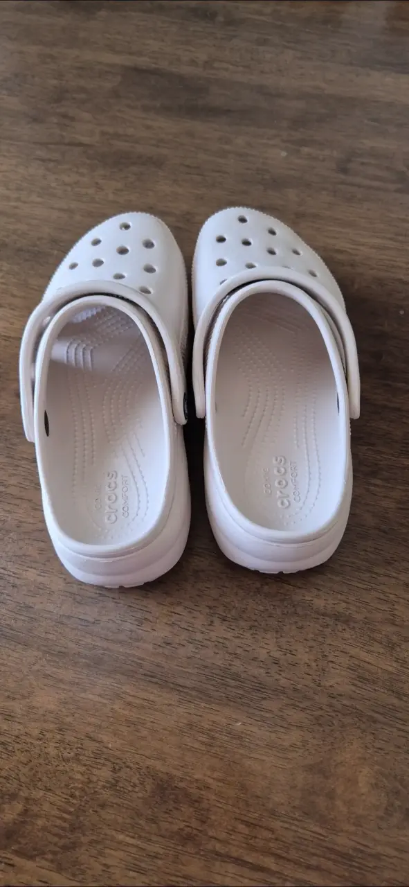 Zuecos Crocs Rosados unisex cómodos - 3