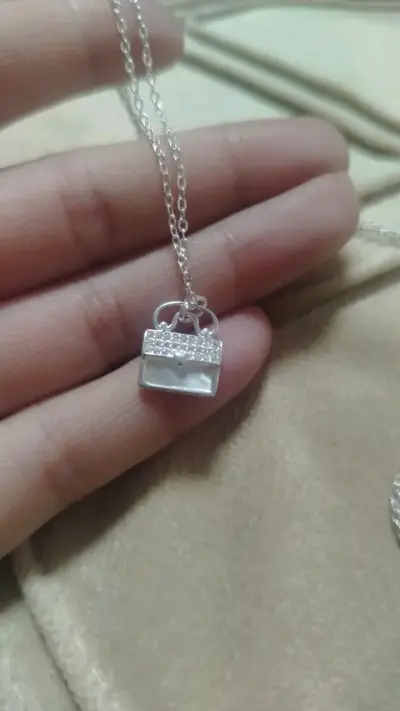 Collar de plata con dije de cartera - miniatura 2