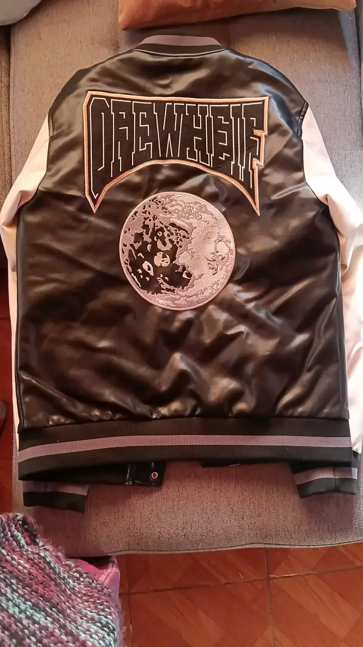 Chaqueta estilo varsity negra y blanca Logeoi - 2