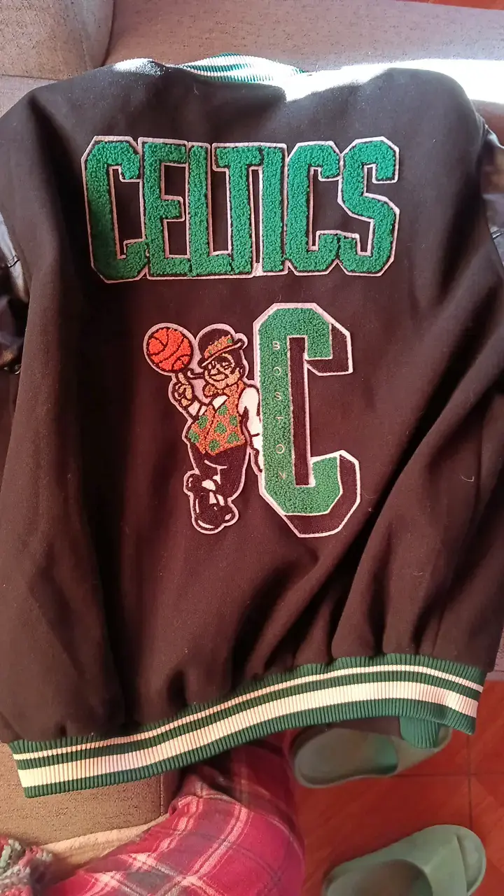 Chaqueta Boston Celtics negra con bordados - 1