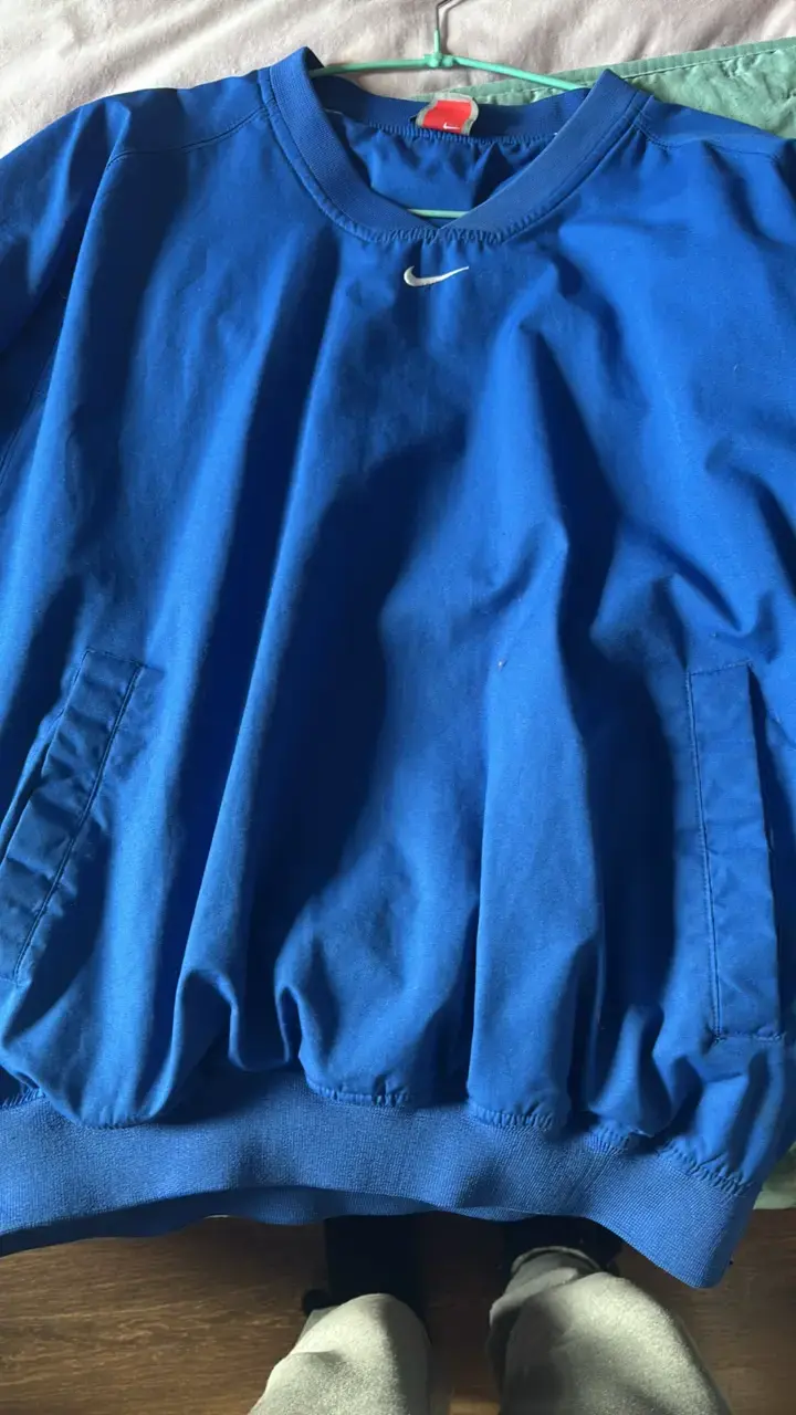 Polerón azul Nike con logo bordado - 1