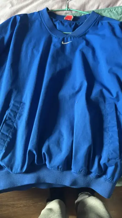 Polerón azul Nike con logo bordado - miniatura 1