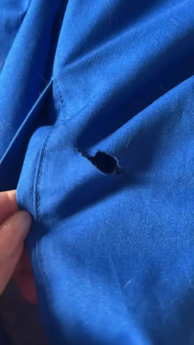 Polerón azul Nike con logo bordado - miniatura 3