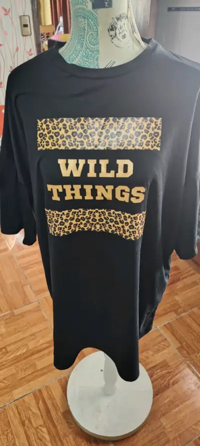 Polera negra con estampado 'Wild Things' de Shein - miniatura 1