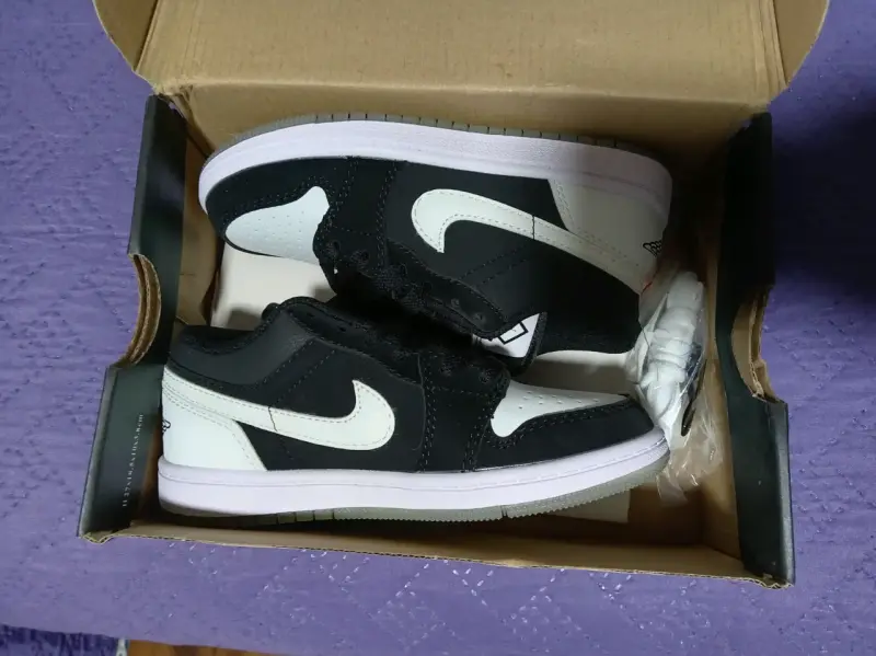 Zapatillas Nike Air Jordan 1 Low Blanco y Negro G5 - 4