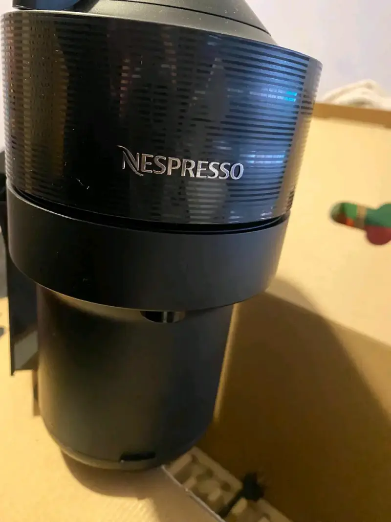 Cafetera Nespresso Vertuo Pop Negra - 2