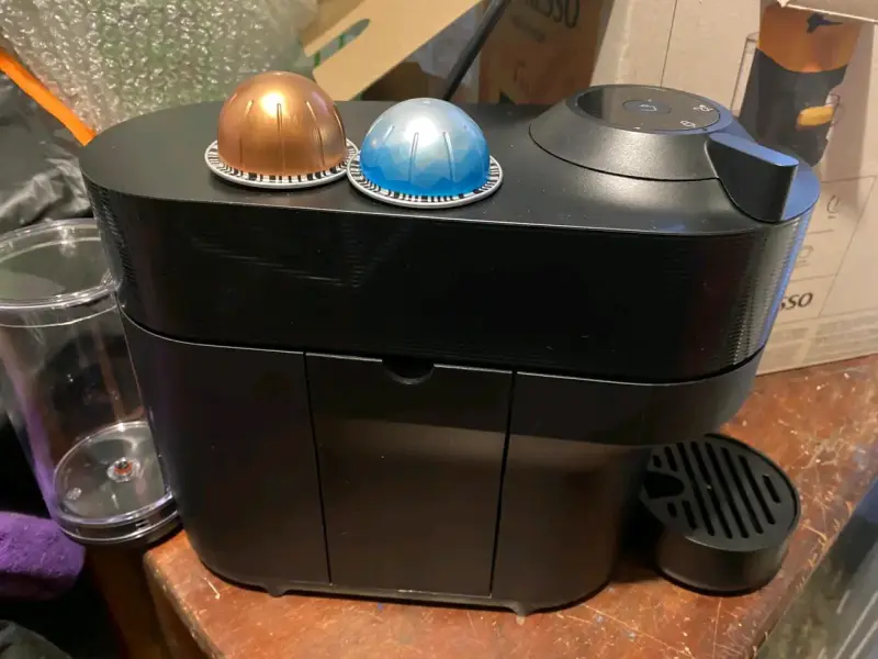 Cafetera Nespresso Vertuo Pop Negra - 3