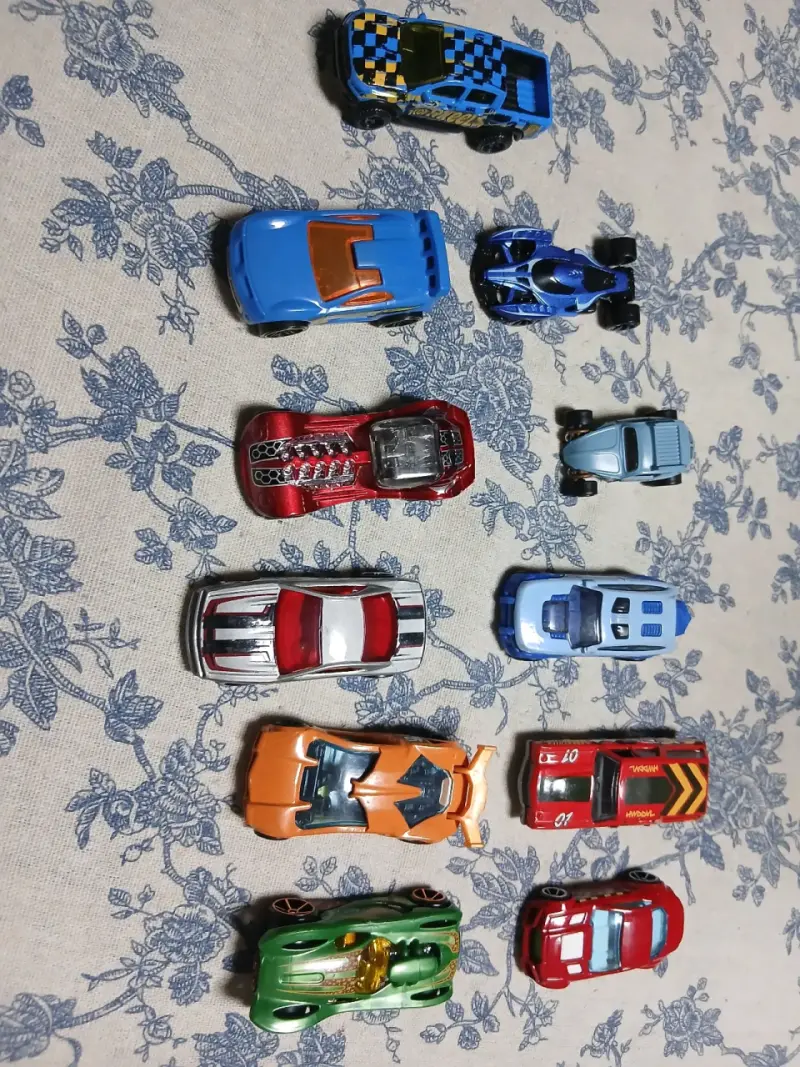 Autos de juguete Hot Wheels variados