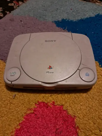 Consola Sony PS One usada en buen estado - miniatura 1
